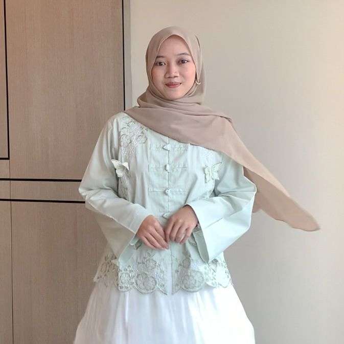 Mariposa Cheongsam Shirt Bordir Poplin Syamaita Original